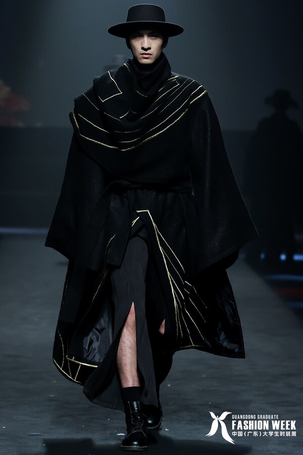 本科组金奖作品:来自广东白云学院的许晓淇设计的《丝路绮梦》