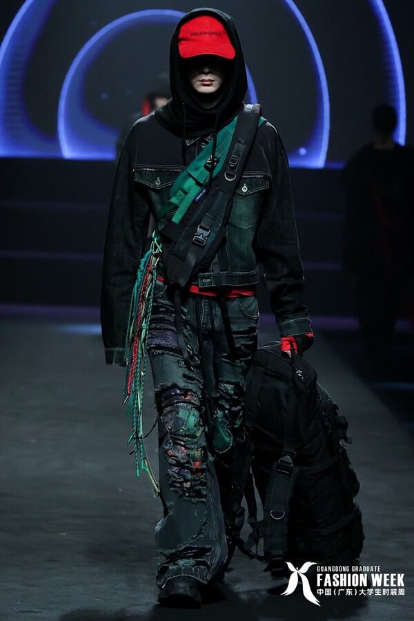 专科组金奖作品:来自广州市白云工商技师学院的李诗婷、罗杰、韦丽鸿共同设计的《宝岛飘香》