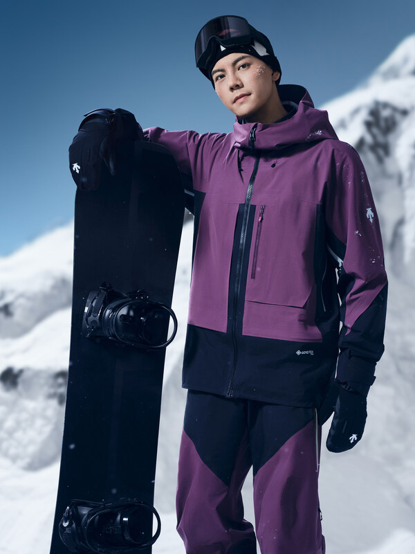 图3:迪桑特RWSB S.I.O单板滑雪服