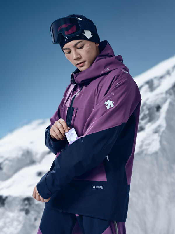 图6:迪桑特RWSB S.I.O单板滑雪服