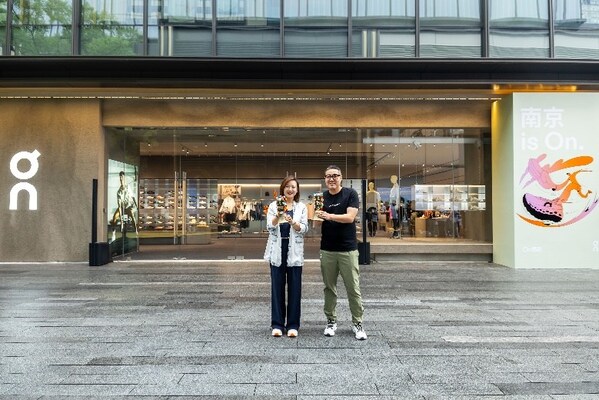 图1:On昂跑南京万象天地店盛大开业 图1:On昂跑南京万象天地店盛大开业