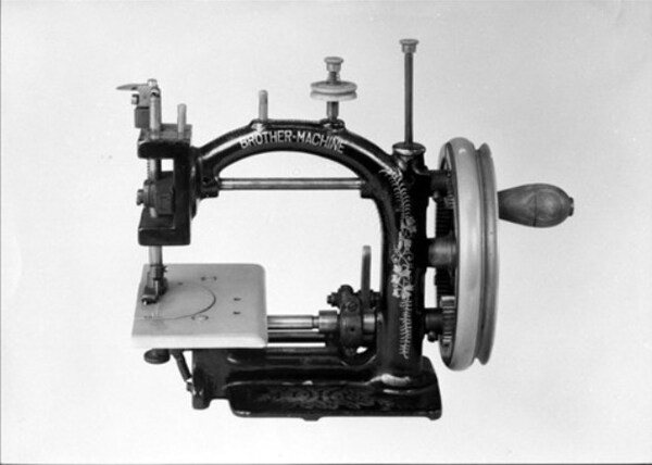 链锁缝缝纫机"昭三式缝纫机",商标被命名为"BROTHER"