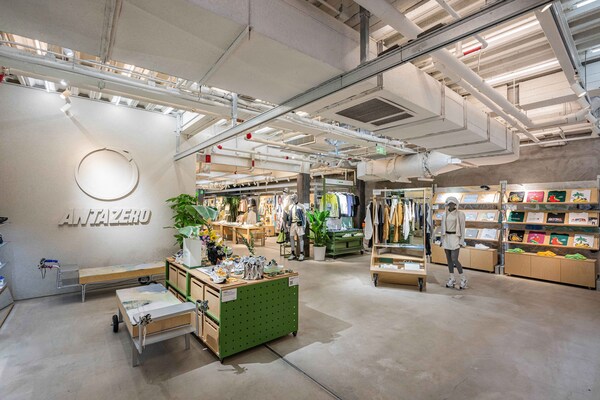 安踏0碳使命店 店内空间焕新