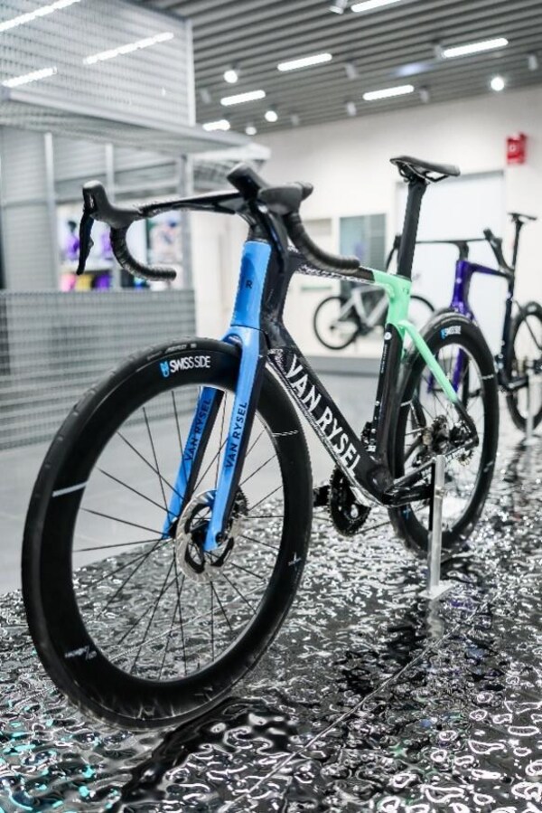 VAN RYSEL 全球首发全新 RCR-F 气动公路车