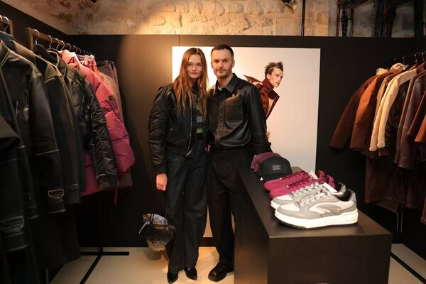 设计师Kris Van Assche于DSM巴黎旗舰店